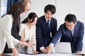 人づくりに力を入れる。
