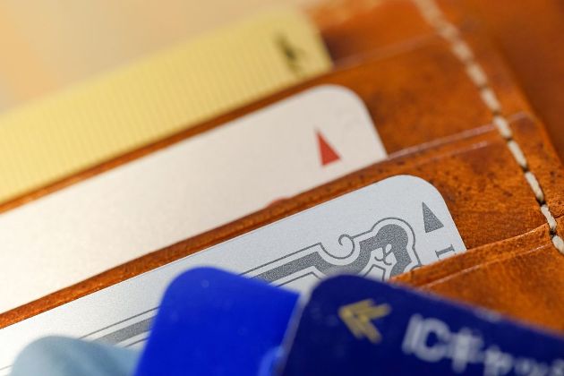 カードローン借り換えのメリットとは?注意点や検討した方が良いケースを解説