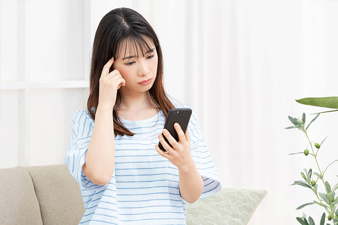 カードローンには手数料がかかる?発生のタイミングとお得な利用方法を解説