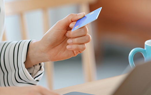 カードローンの利用限度額はどうやって決まる?増額する方法や注意点も解説