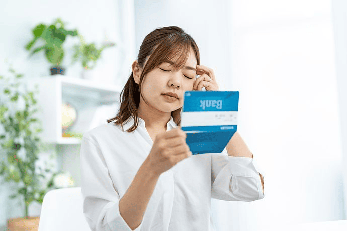 クレジットカードの残高不足は信用情報に影響する？