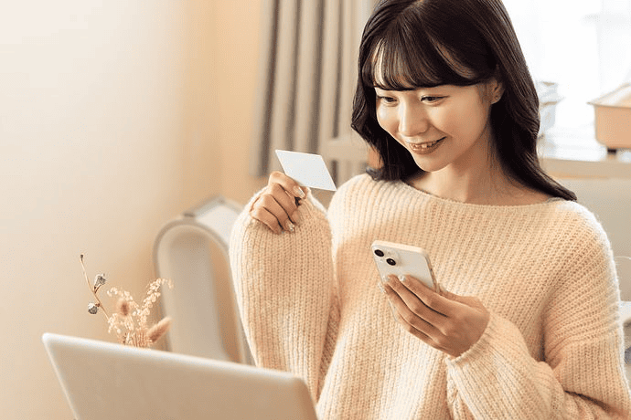 高校生でもクレジットカードを作れる？注意点も解説