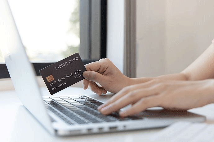 クレジットカードの更新とは？手続き・注意点