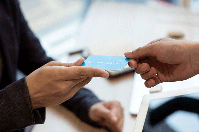 キャッシュカードとクレジットカードの違い・用途